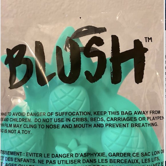 Blush Ice tray making pineapple cubes - Picture 5 of 8